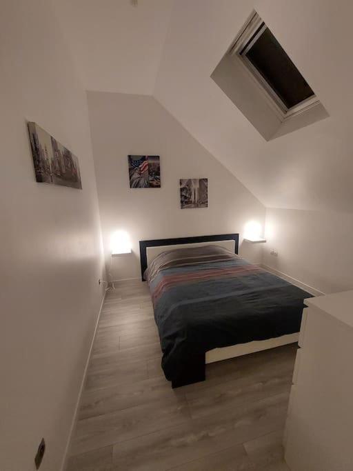 אמנוויל Maison Calme Proche De La Cite Des Loisirs מראה חיצוני תמונה