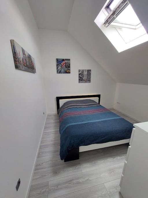 אמנוויל Maison Calme Proche De La Cite Des Loisirs מראה חיצוני תמונה